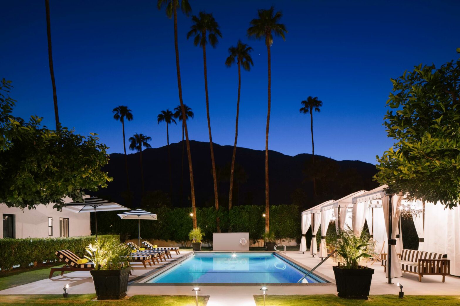 palm springs hotel at night