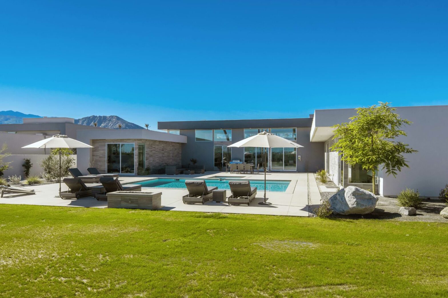 how to plan a corporate retreat at an amazing venue